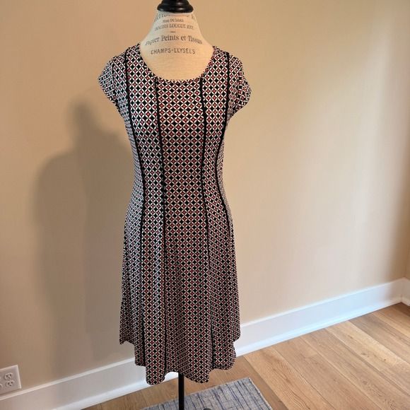 Robert Louis Dresses & Skirts - Robert Louis Women's Black/White Geometric Design Cap Sleeve Midi Dress Size M